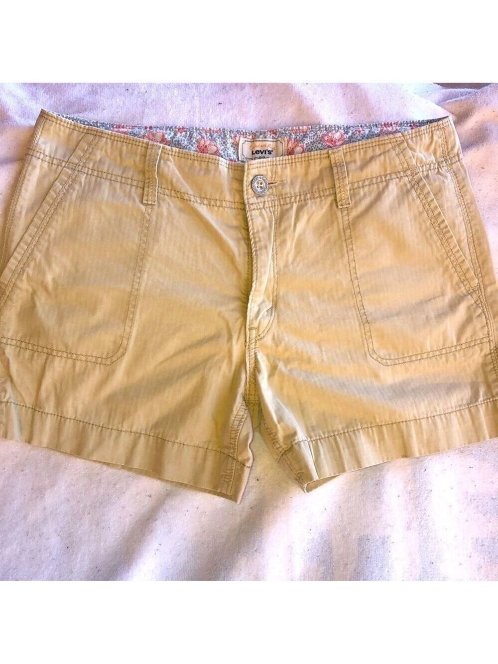 NWOT Womens Size 8 Levi’s 100% Cotton Shorts